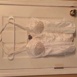 Dots satiny, Shiny, White, Corset. Size 1x NWT